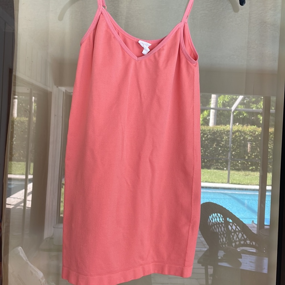 Cute peach colored tank top🧡